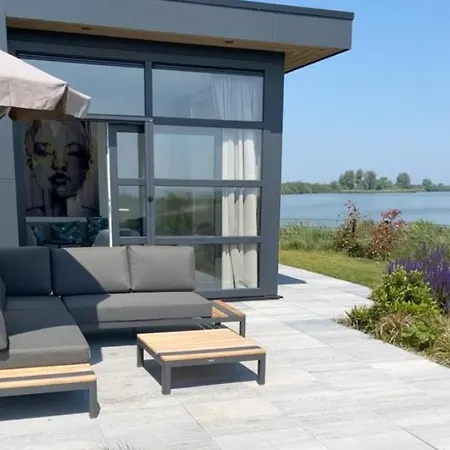 Enkhuizer Ijsselmeerstrand Erste Reihe Mit Zaun Hausnr 204 * Enkhuizen