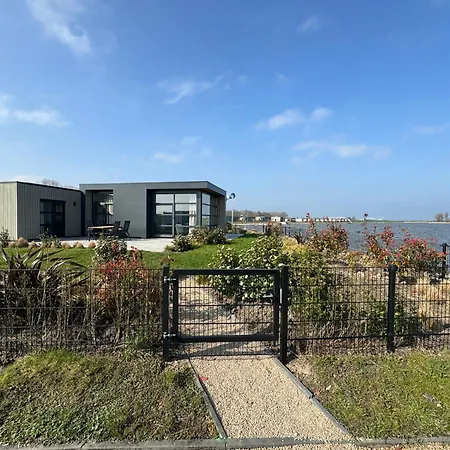 Holiday home Enkhuizer Ijsselmeerstrand Erste Reihe Mit Zaun Hausnr 204