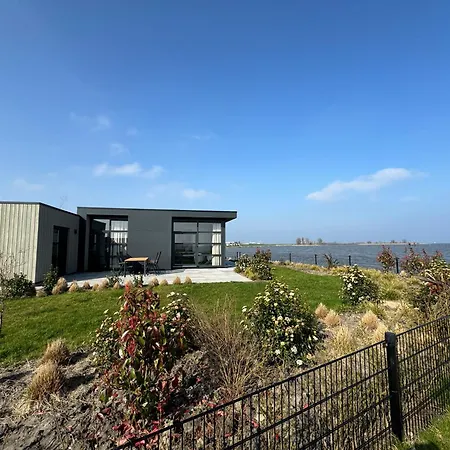Holiday home Enkhuizer Ijsselmeerstrand Erste Reihe Mit Zaun Hausnr 204